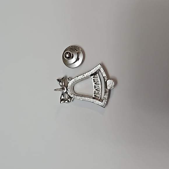 Vintage Avon Holiday Bell Pin Brooch Silver Tone Christmas - Picture 5 of 6